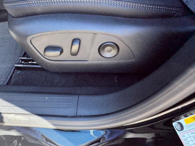 Chevrolet Equinox EV Vehicle Full-screen Gallery Image 10