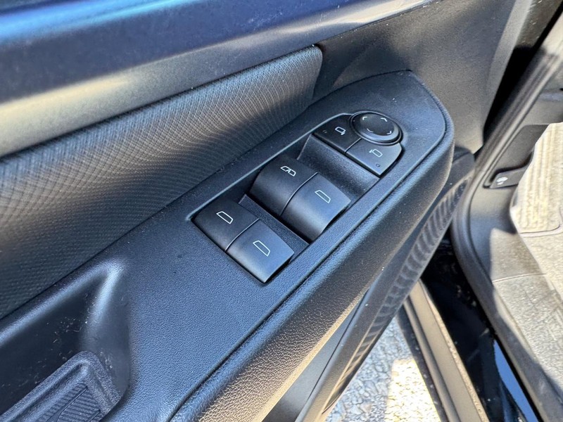 Chevrolet Equinox EV Vehicle Full-screen Gallery Image 11