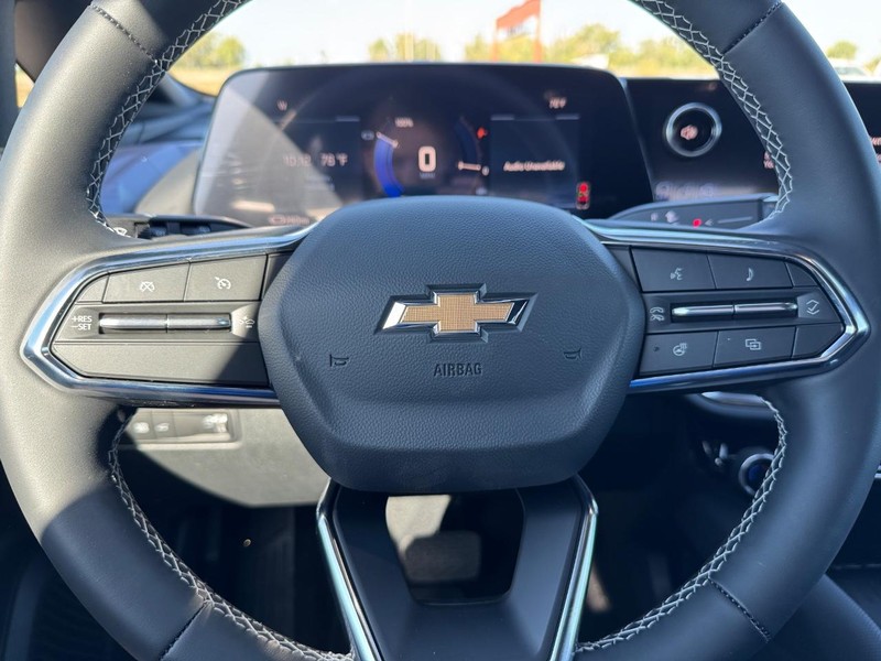 Chevrolet Equinox EV Vehicle Full-screen Gallery Image 12