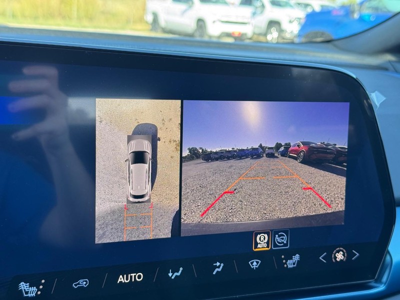 Chevrolet Equinox EV Vehicle Full-screen Gallery Image 15