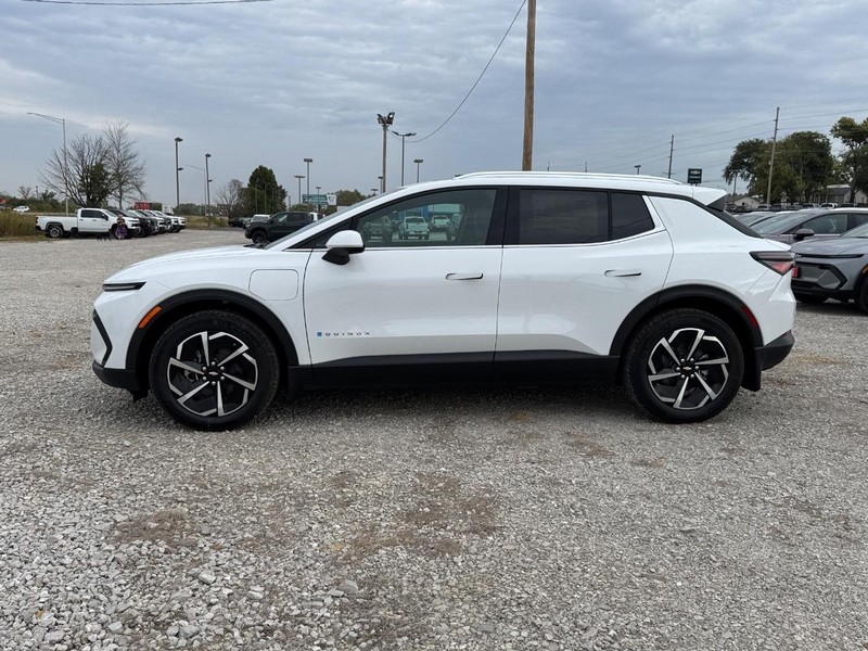 Chevrolet Equinox EV Vehicle Full-screen Gallery Image 2