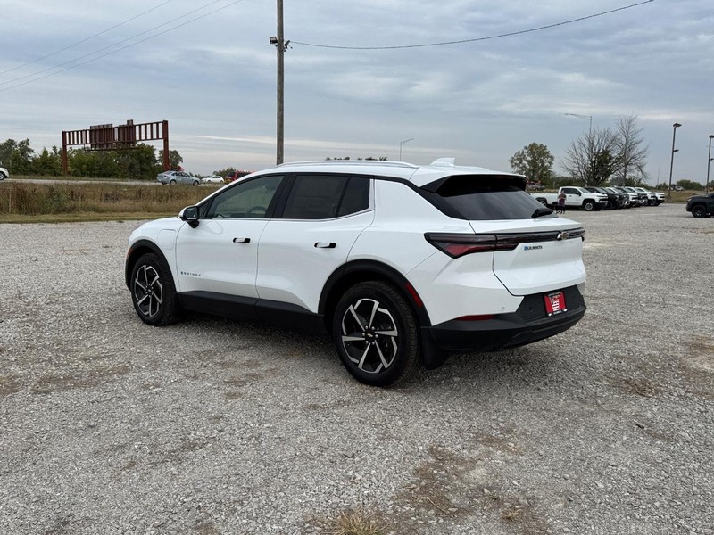 Chevrolet Equinox EV Vehicle Full-screen Gallery Image 3