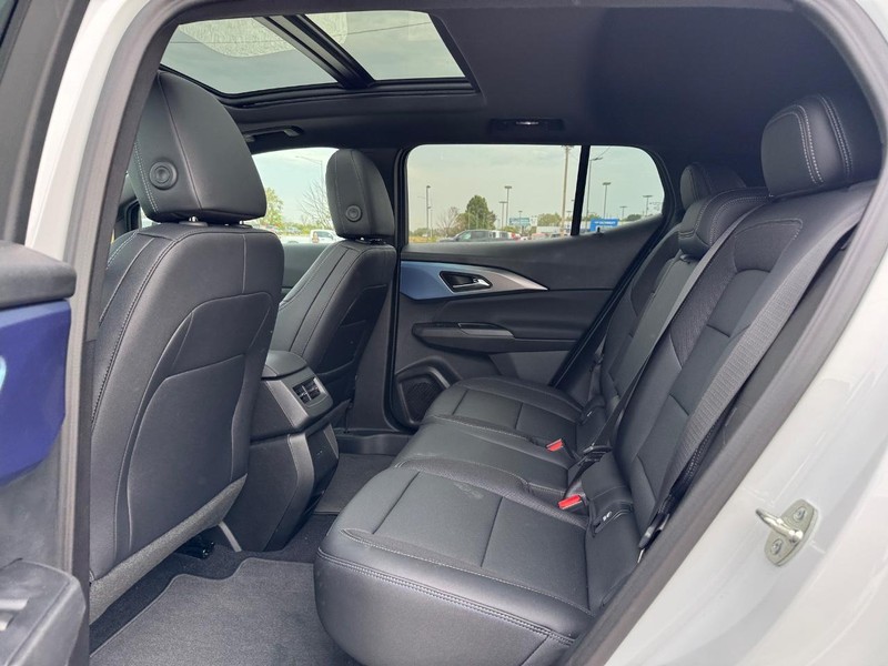 Chevrolet Equinox EV Vehicle Full-screen Gallery Image 5