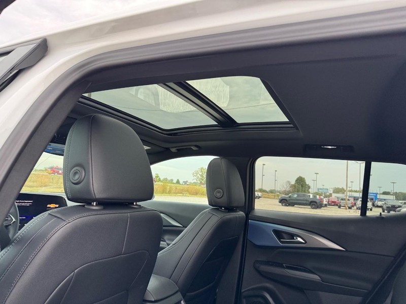 Chevrolet Equinox EV Vehicle Full-screen Gallery Image 6