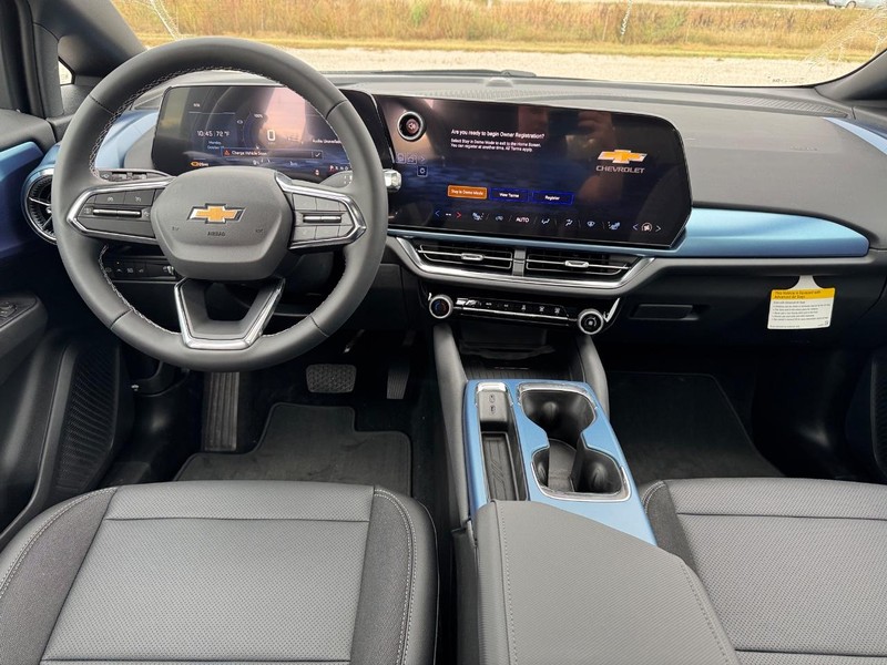 Chevrolet Equinox EV Vehicle Full-screen Gallery Image 7