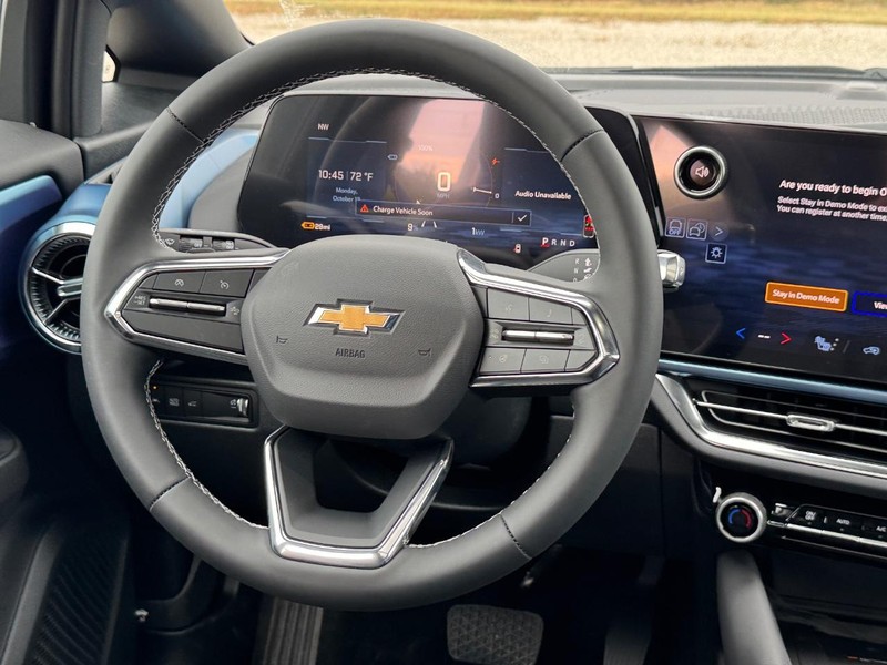 Chevrolet Equinox EV Vehicle Full-screen Gallery Image 8