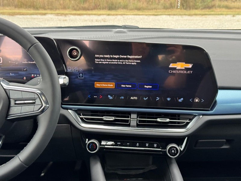 Chevrolet Equinox EV Vehicle Full-screen Gallery Image 9
