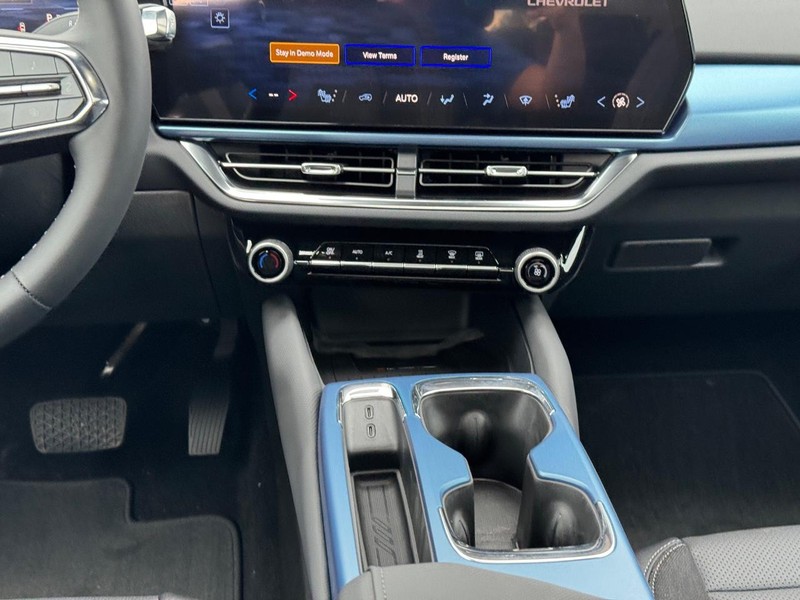 Chevrolet Equinox EV Vehicle Full-screen Gallery Image 10