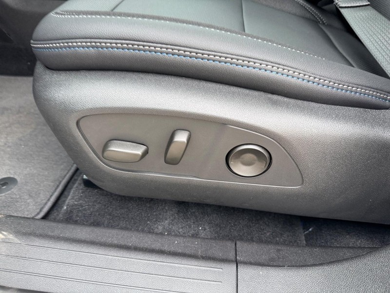 Chevrolet Equinox EV Vehicle Full-screen Gallery Image 11