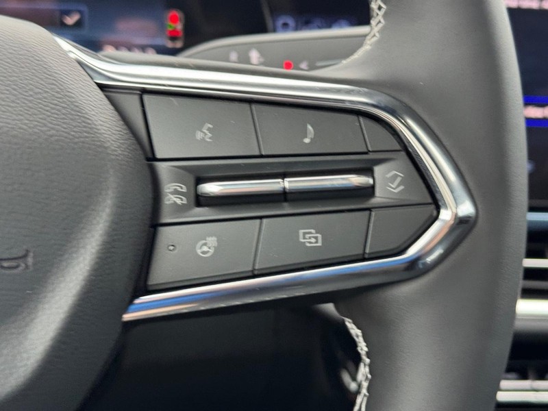 Chevrolet Equinox EV Vehicle Full-screen Gallery Image 15