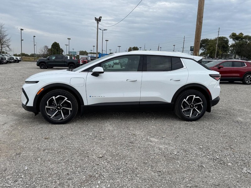 Chevrolet Equinox EV Vehicle Full-screen Gallery Image 2