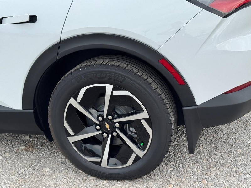 Chevrolet Equinox EV Vehicle Full-screen Gallery Image 4