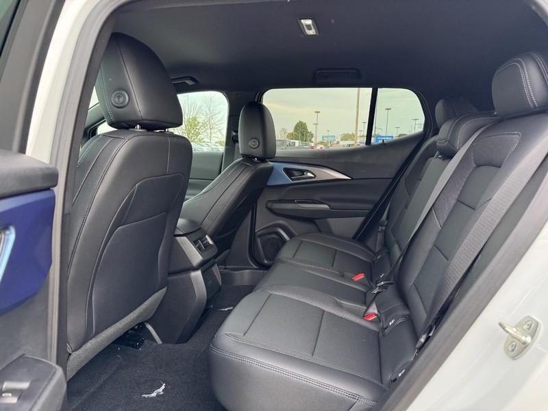 Chevrolet Equinox EV Vehicle Full-screen Gallery Image 5