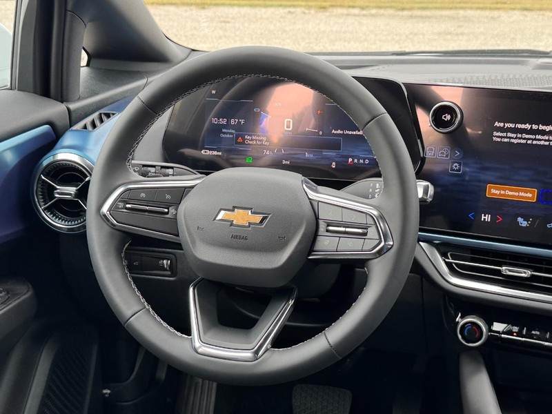 Chevrolet Equinox EV Vehicle Full-screen Gallery Image 7