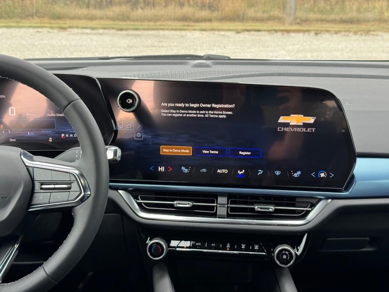 Chevrolet Equinox EV Vehicle Full-screen Gallery Image 8