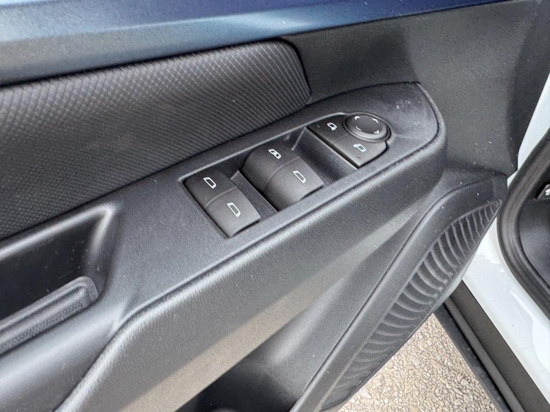 Chevrolet Equinox EV Vehicle Full-screen Gallery Image 11