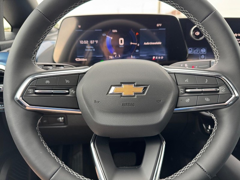 Chevrolet Equinox EV Vehicle Full-screen Gallery Image 12