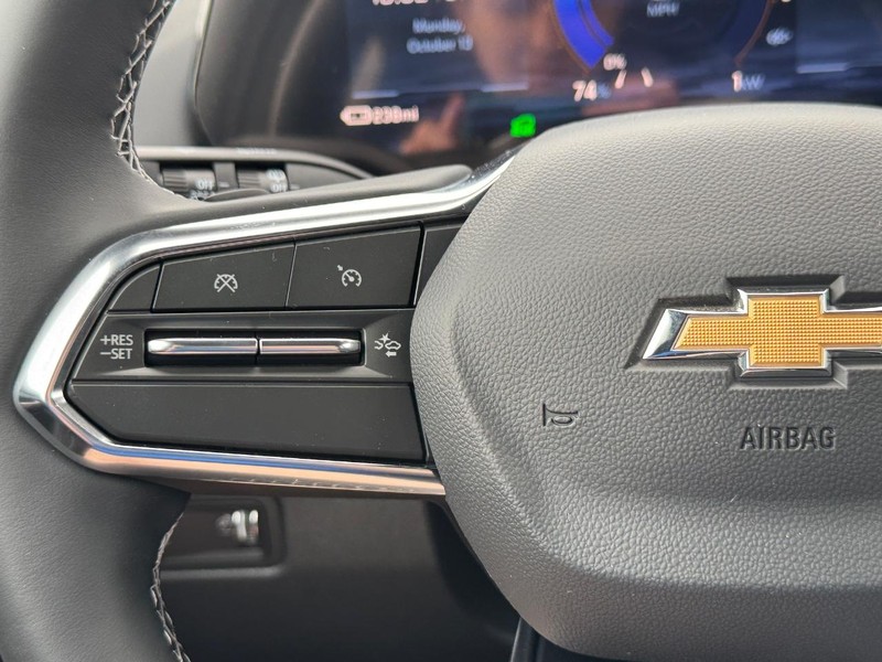 Chevrolet Equinox EV Vehicle Full-screen Gallery Image 13
