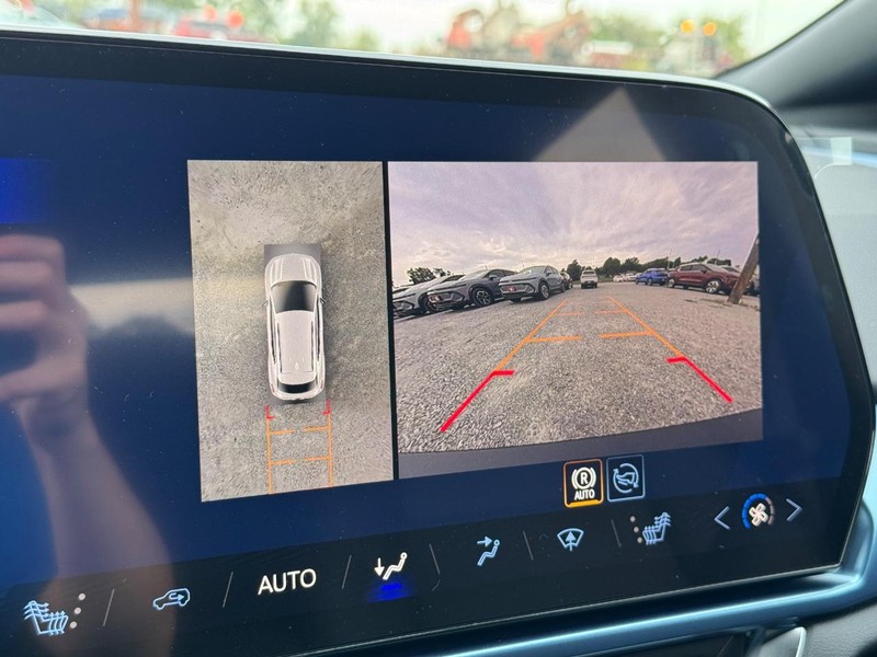 Chevrolet Equinox EV Vehicle Full-screen Gallery Image 15