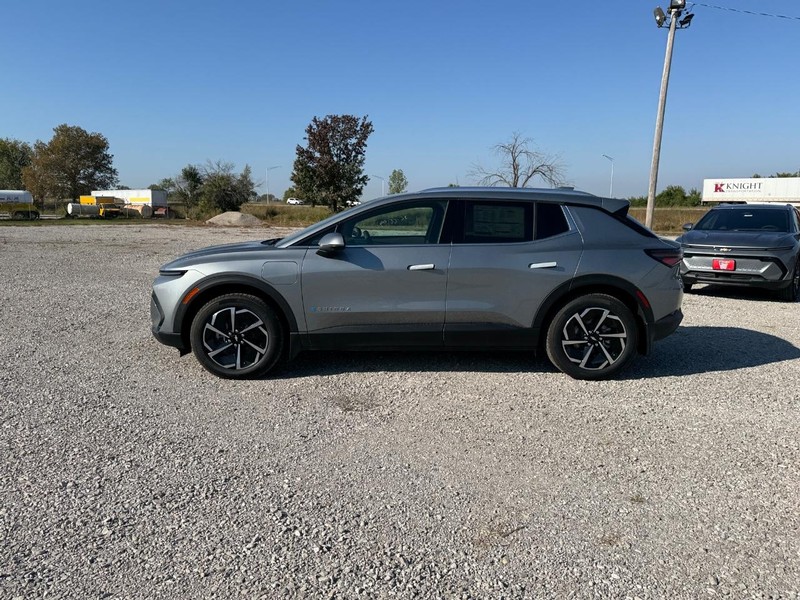 Chevrolet Equinox EV Vehicle Full-screen Gallery Image 2