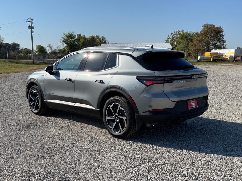 Chevrolet Equinox EV Vehicle Full-screen Gallery Image 3