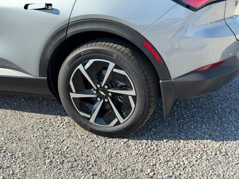 Chevrolet Equinox EV Vehicle Full-screen Gallery Image 4