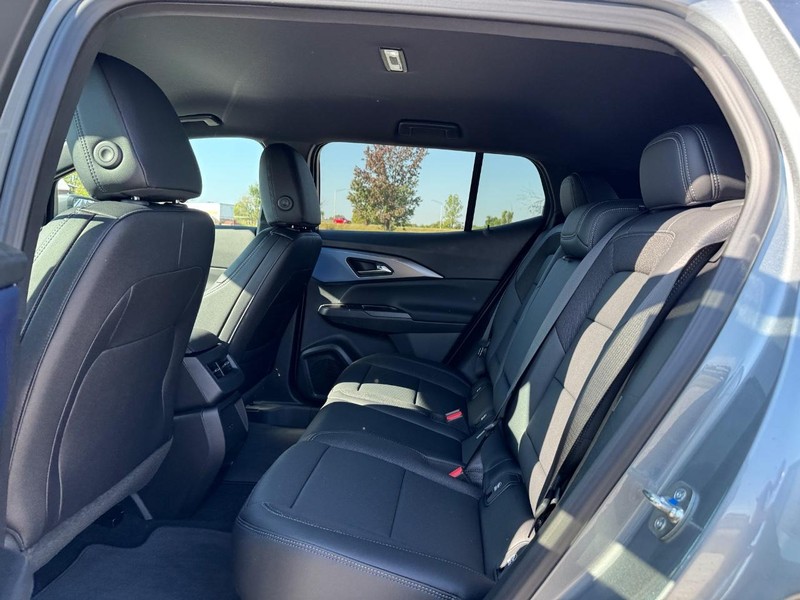 Chevrolet Equinox EV Vehicle Full-screen Gallery Image 5