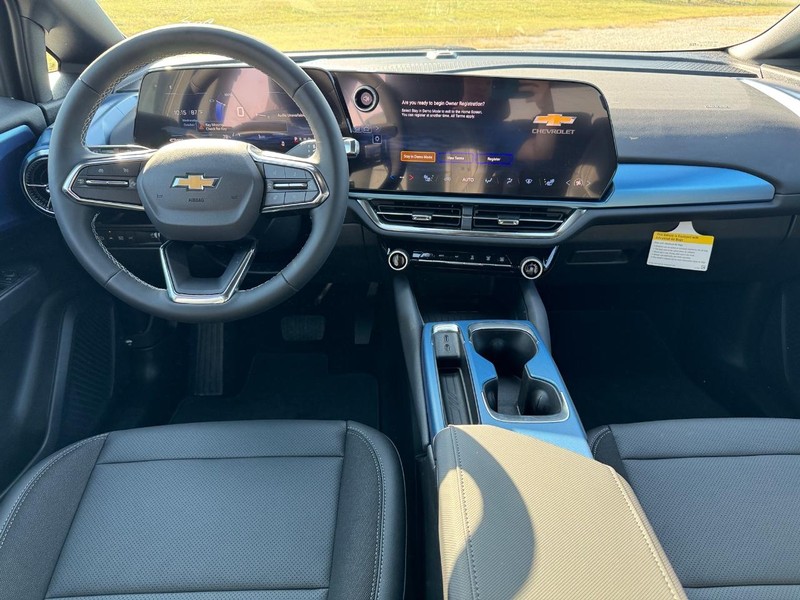 Chevrolet Equinox EV Vehicle Full-screen Gallery Image 7