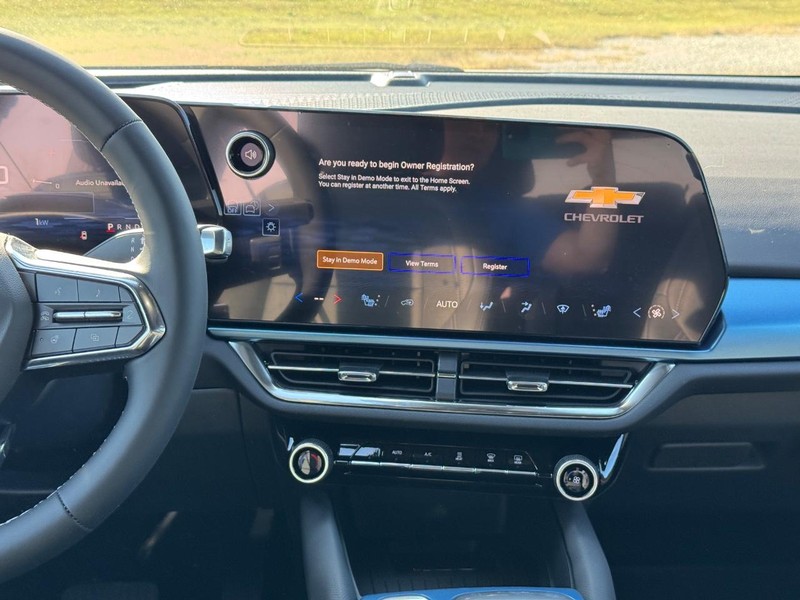 Chevrolet Equinox EV Vehicle Full-screen Gallery Image 8