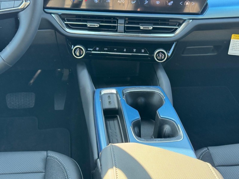 Chevrolet Equinox EV Vehicle Full-screen Gallery Image 9