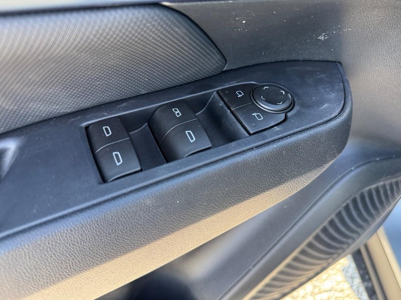 Chevrolet Equinox EV Vehicle Full-screen Gallery Image 11