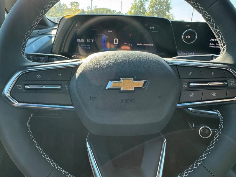 Chevrolet Equinox EV Vehicle Full-screen Gallery Image 12