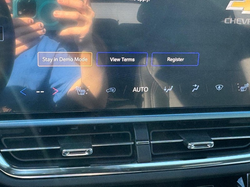 Chevrolet Equinox EV Vehicle Full-screen Gallery Image 15