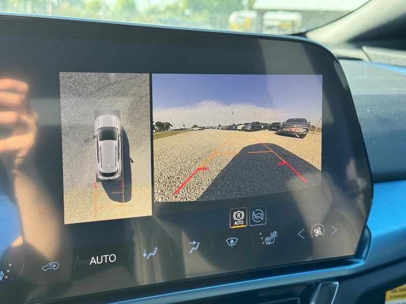 Chevrolet Equinox EV Vehicle Full-screen Gallery Image 16