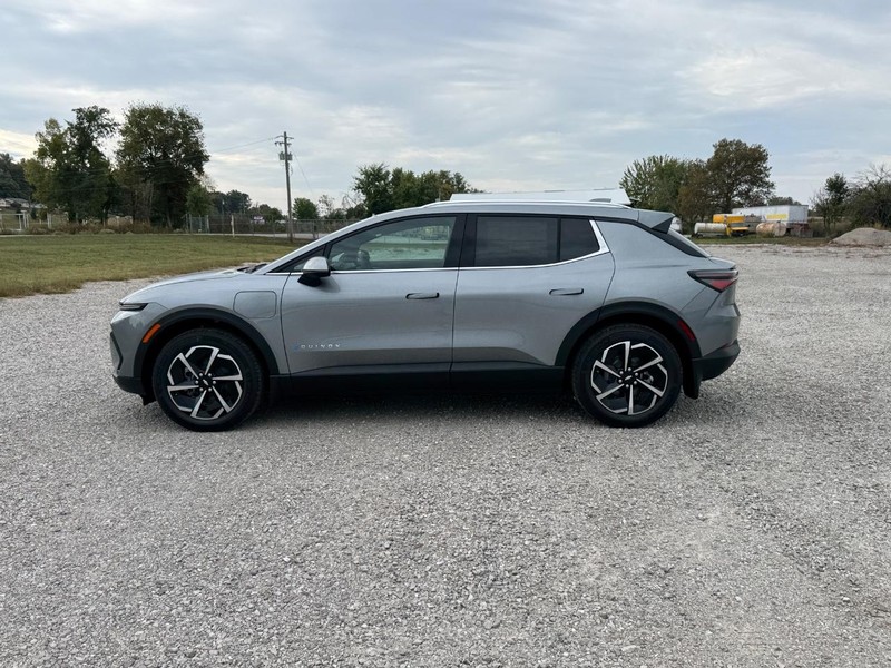 Chevrolet Equinox EV Vehicle Full-screen Gallery Image 2