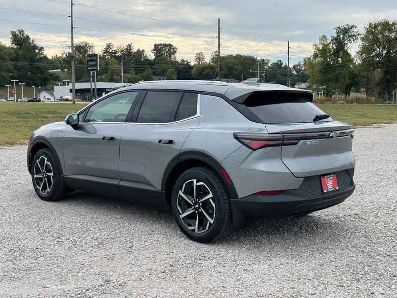 Chevrolet Equinox EV Vehicle Full-screen Gallery Image 3