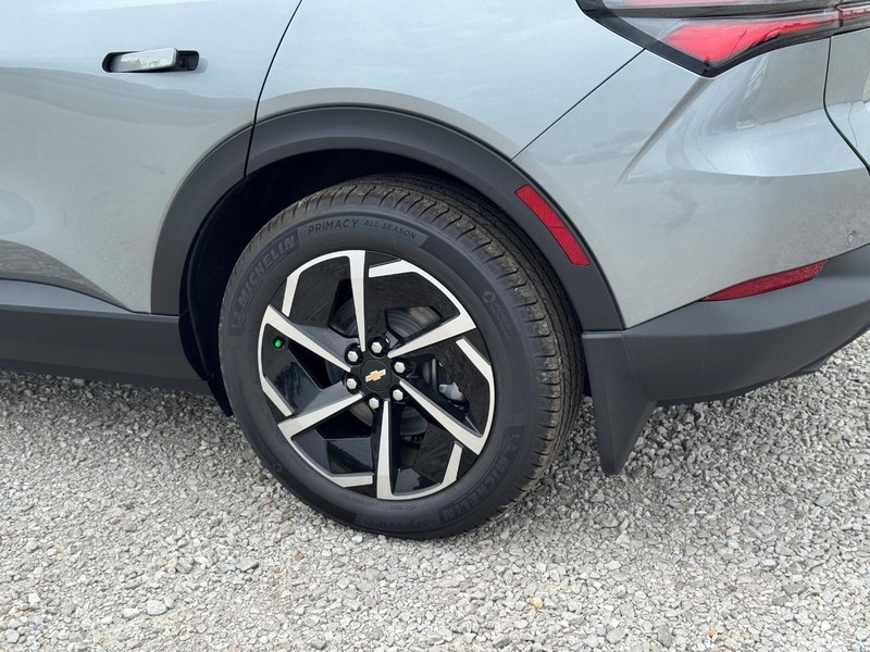 Chevrolet Equinox EV Vehicle Full-screen Gallery Image 4