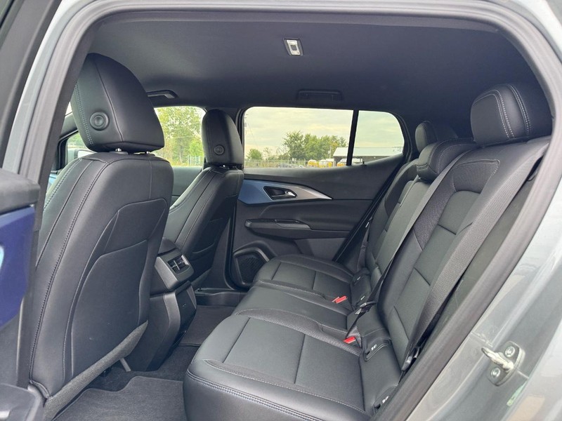 Chevrolet Equinox EV Vehicle Full-screen Gallery Image 5