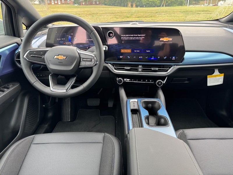 Chevrolet Equinox EV Vehicle Full-screen Gallery Image 6