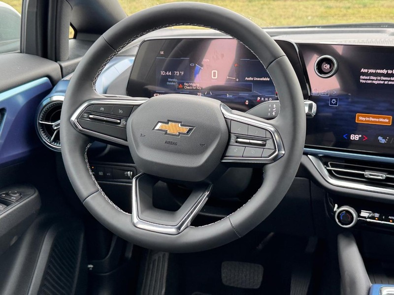 Chevrolet Equinox EV Vehicle Full-screen Gallery Image 7