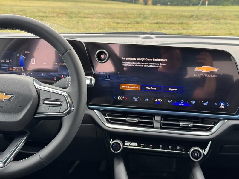 Chevrolet Equinox EV Vehicle Full-screen Gallery Image 8