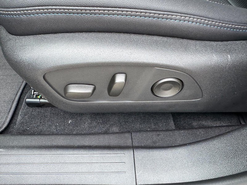 Chevrolet Equinox EV Vehicle Full-screen Gallery Image 10