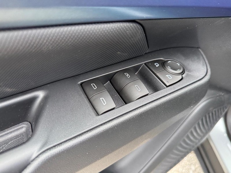 Chevrolet Equinox EV Vehicle Full-screen Gallery Image 11