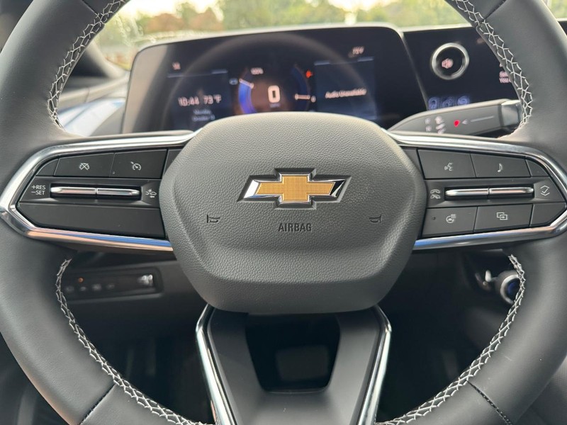 Chevrolet Equinox EV Vehicle Full-screen Gallery Image 12