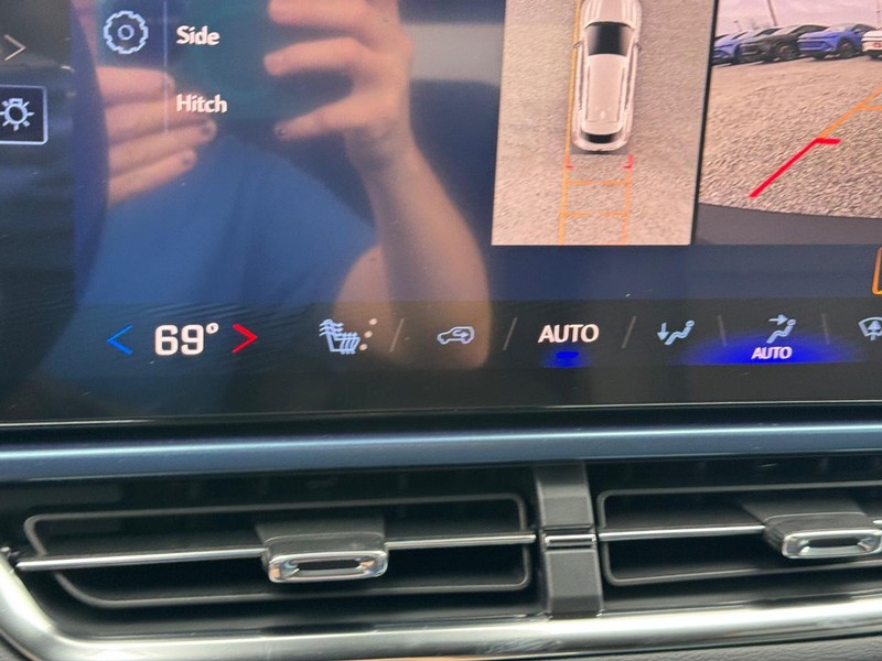 Chevrolet Equinox EV Vehicle Full-screen Gallery Image 15