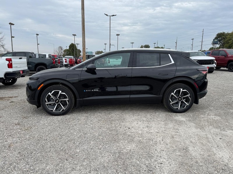 Chevrolet Equinox EV Vehicle Full-screen Gallery Image 2