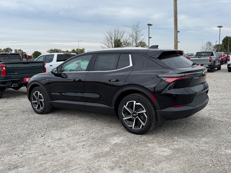 Chevrolet Equinox EV Vehicle Full-screen Gallery Image 3