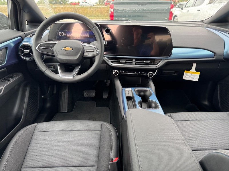 Chevrolet Equinox EV Vehicle Full-screen Gallery Image 6