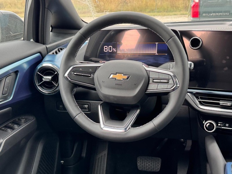 Chevrolet Equinox EV Vehicle Full-screen Gallery Image 7