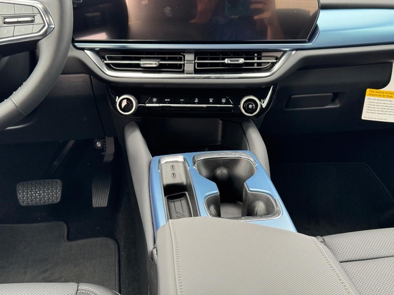 Chevrolet Equinox EV Vehicle Full-screen Gallery Image 9